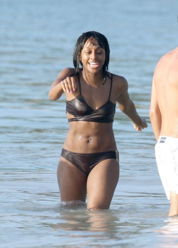 Alexandra Burke photo