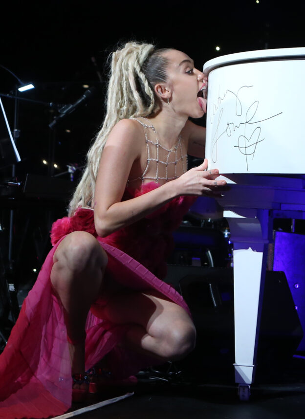 Miley Cyrus photo